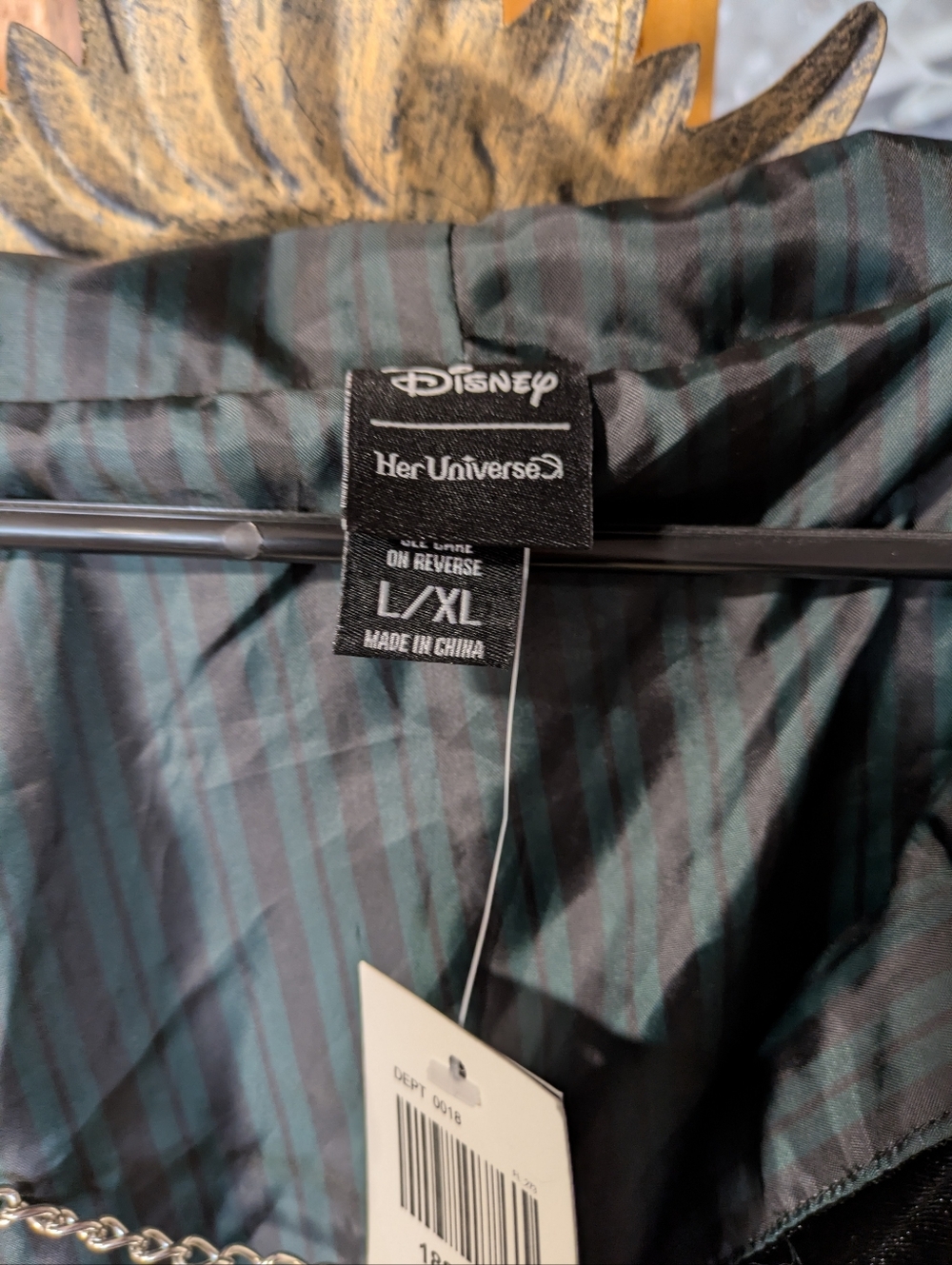NWT Her Universe Disney The Haunted Mansion Gargoyle Velvet Hooded Cape Ss L/XL - Picture 8 of 10